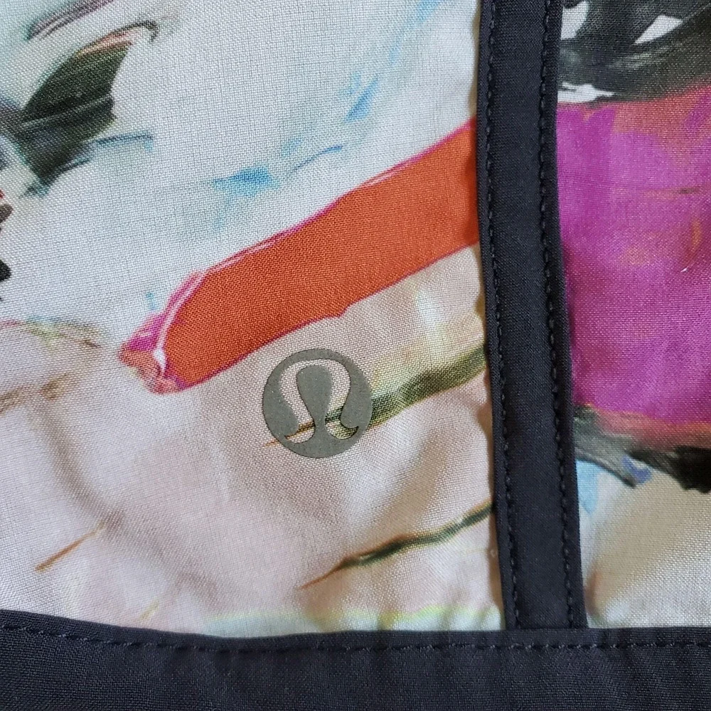 Lululemon Tracker Shorts Womens S 6 Blue Lullaby Mid Rise 4